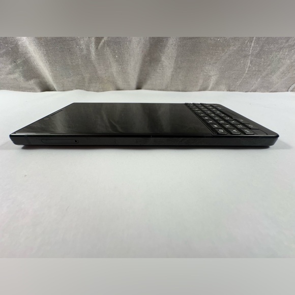 BlackBerry Key2 (Unlocked) - Picture 5 of 6